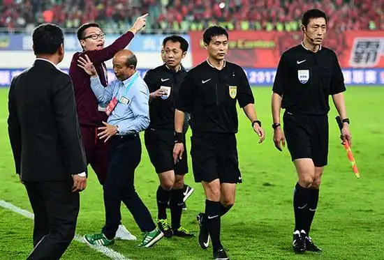 关于皇家马德里迎中超关键赛，集结日调整名单，质疑声仍在，控场能力受关注的信息